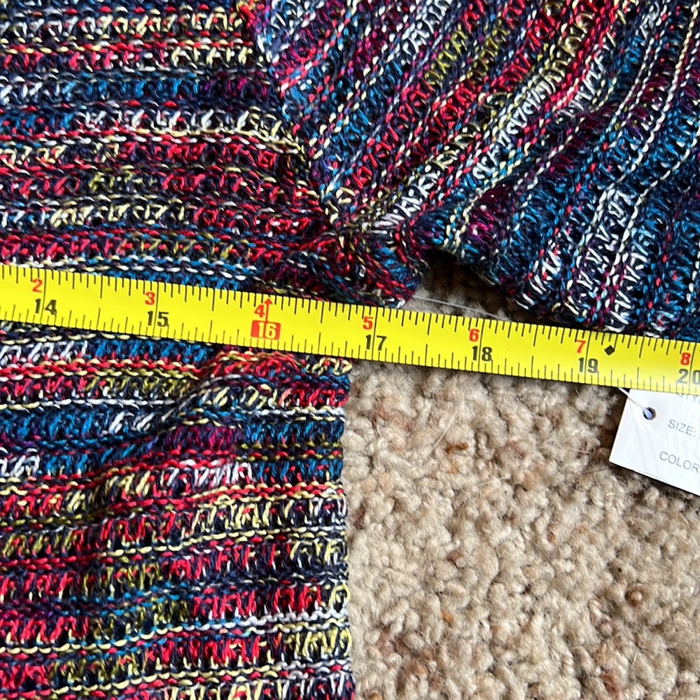 NWT 🏷️ Colorful Top 🖤 - Picture 4 of 6